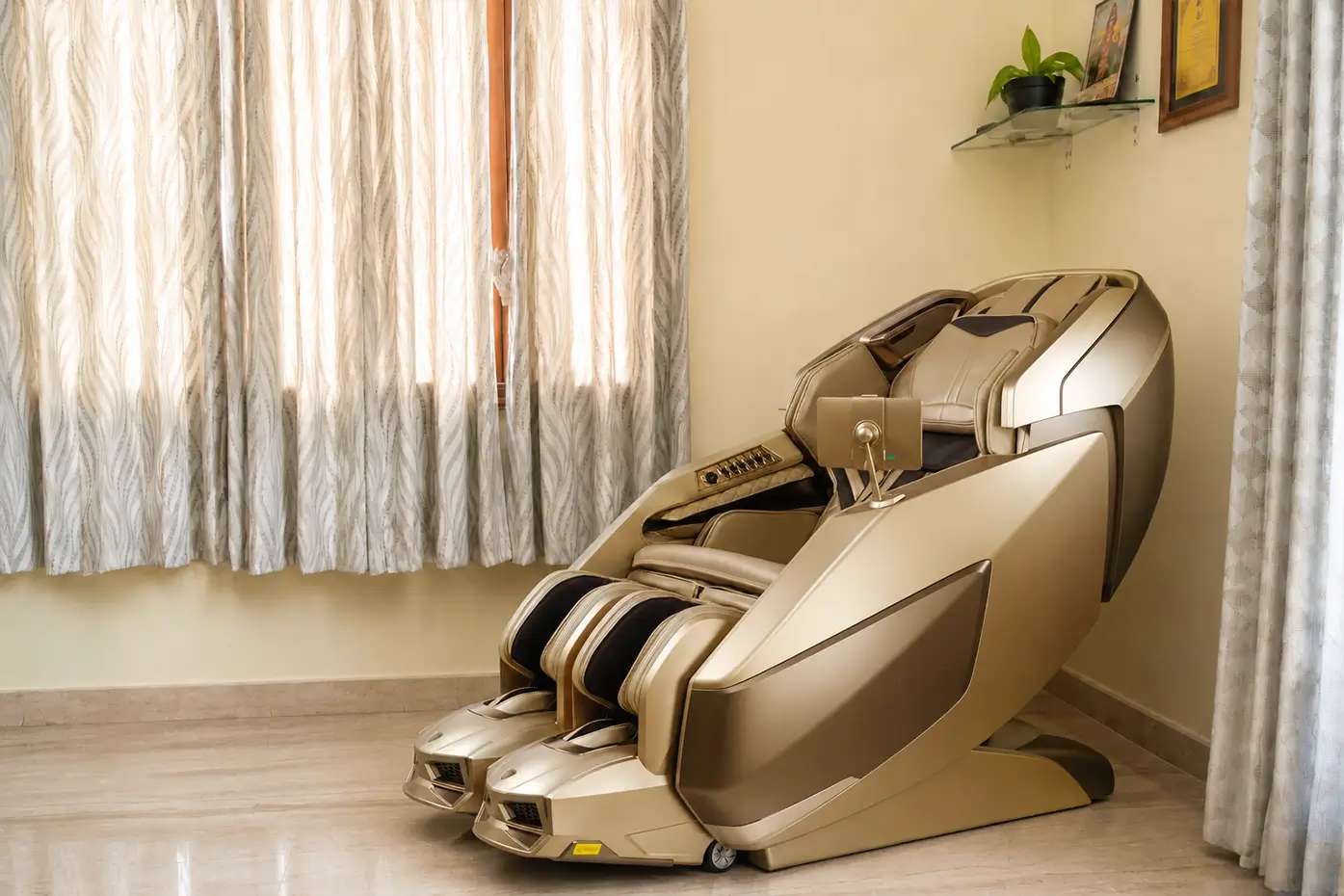 Anjali Deshmukh using Rotai R-AUREX Advanced 4D massage chair