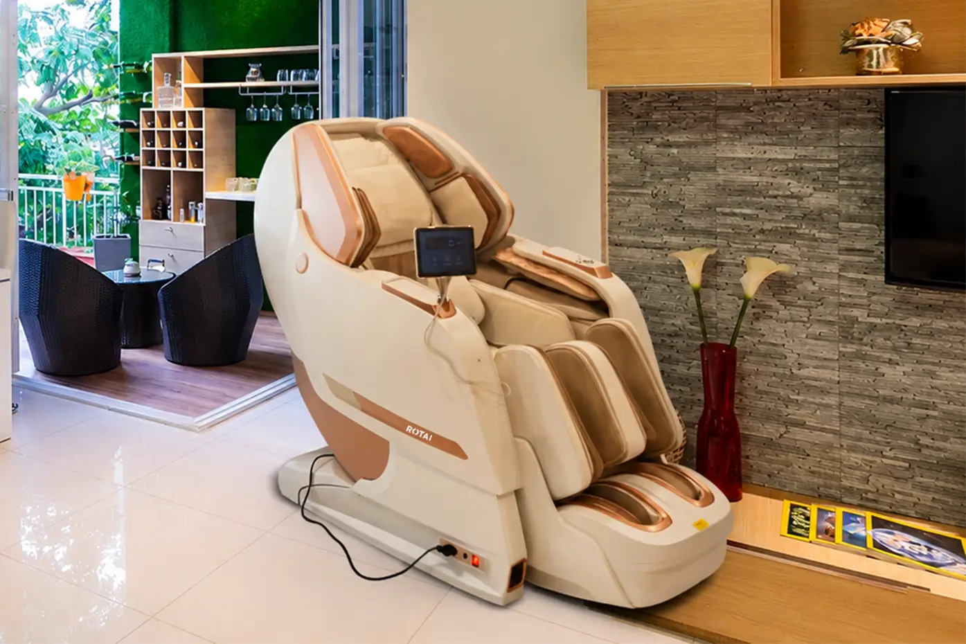 Debashis Sen using Rotai R-ZENORA massage chair